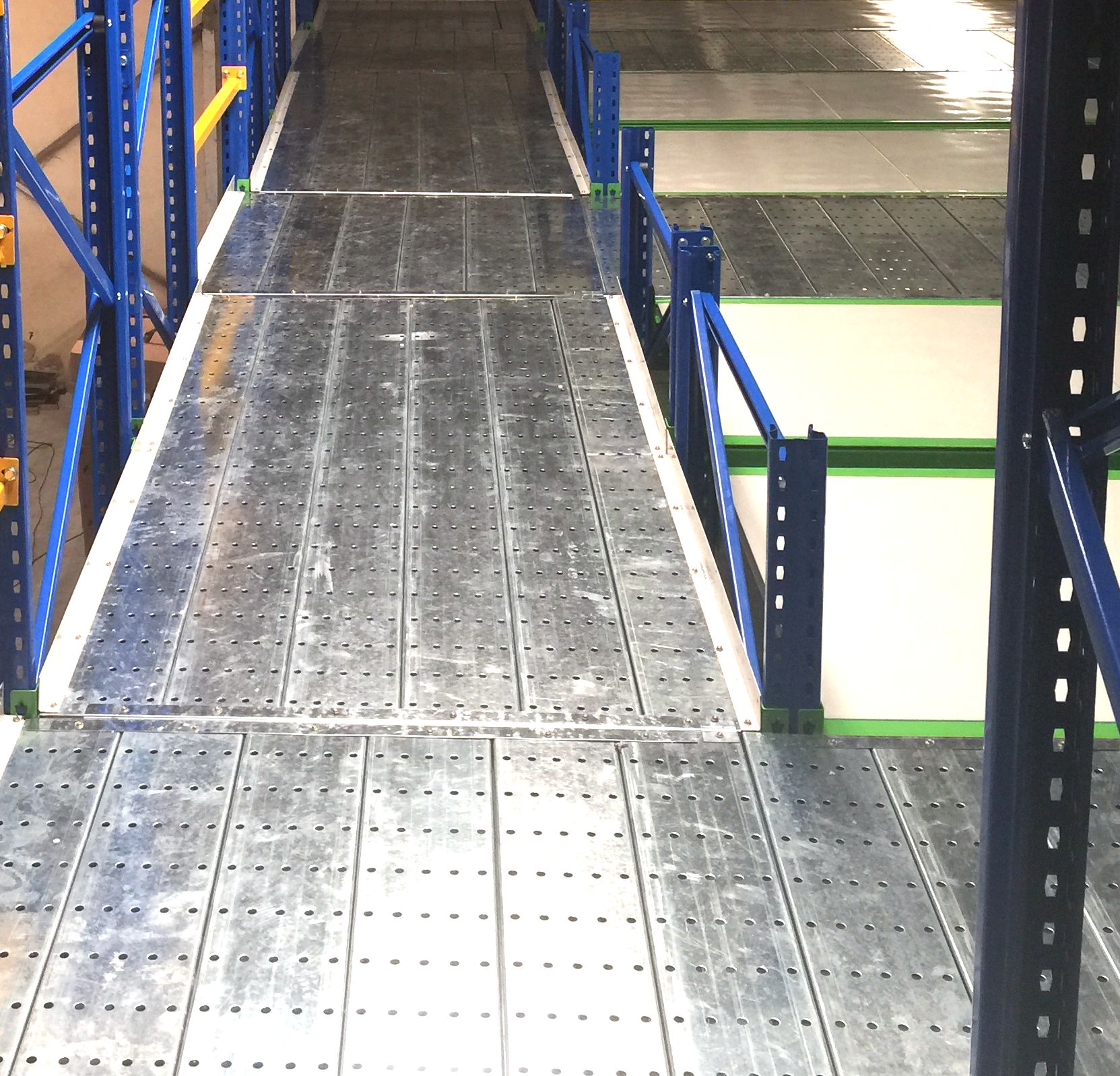 Warehouse mezzanine floors with pallet racking